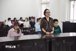 Подсудимая То Лан Фыонг даёт показания в суде. Фото: ВИА.