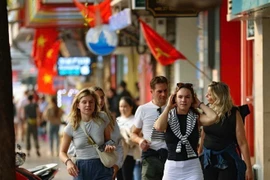 В июле Ханой принял около 2,8 миллиона туристов, что на 10% больше, чем в прошлом году, из которых число иностранных туристов выросло на 25,2% до 553 000 человек. (Фото: ВИA)