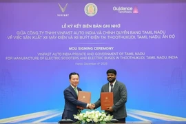 4 декабря 2025 года VinFast и правительство штата Тамилнад (Индия) подписали меморандум о взаимопонимании (MoU) о выделении дополнительно около 200 гектаров земли в промышленной зоне SIPCOT города Туттикорин для расширения существующего производственного комплекса компании. Фото: nguoiquansat.vn