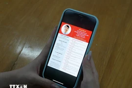 Информация о кандидатах в депутаты Народного совета провинции Кханьхоа на срок 2026–2031 годов размещена на цифровых информационных каналах, что помогает избирателям удобно следить и знакомиться с ней. Фото: ВИА.