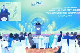 Премьер-министр Фам Минь Тьинь председательствовал на диалоговой сессии между лидерами и представителями бизнеса в рамках саммита P4G. (Фото: Vietnam+)