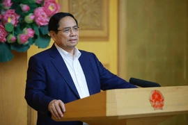 Премьер-министр Фам Минь Тьинь проводит совещание по ускорению темпов реализации восстановления и ремонта жилья для семей, пострадавших от стихийных бедствий в Центральном Вьетнаме. Фото: ВИА.