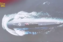 Подводные лодки и современное вооружение на море принимают участие в генеральной репетиции в честь Дня независимости 2 сентября.