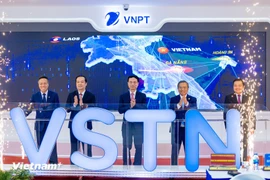 Группа VNPT официально ввела в эксплуатацию волоконно-оптическую линию VSTN — первую сухопутную линию, напрямую соединяющую Вьетнам с Сингапуром исключительно по наземной инфраструктуре.(Фото: Vietnam+)