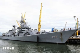 Военный корабль ВМС Индии INS Delhi пришвартовался в порту Тьенса, начав визит в город Дананг. Фото: ВИА.