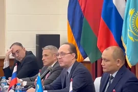 Посол Армении (крайний слева) во Вьетнаме Сурен Багдасарян. Фото: ВИА.