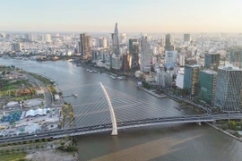 GRDP города Хошимина в 2025 году, по оценкам, вырастет примерно на 8,03%, что выше среднереспубликанского уровня (около 8%). Это вновь подтверждает роль города как локомотива и драйвера экономического роста. Фото: daibieunhandan.vn