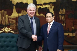 Премьер-министр Правительства Фам Минь Тьинь принял г-на Эдуарда Стифхаута, старшего вице-президента корпорации ASML (Нидерланды). Фото: ВИА.