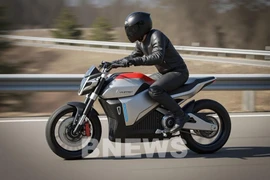 Модель спортивной линейки Surad также отличается свободным, динамичным обликом и предназначена для повседневного использования, сочетая высокий руль и удобное сиденье. Фото: ВИА.