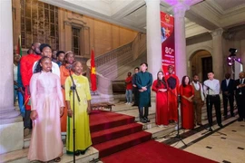 Исполнение государственных гимнов двух стран на церемонии. Фото: ВИА.