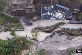 Полюбуйтесь «уменьшенным Далатом» через уникальное чудо подземной скульптуры из красной земли.