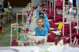 За первое полугодие 2025 года консолидированная прибыль Vinatex оценивается почти в 556 миллиардов донгов, что составляет 61% от годового плана и на 197% больше по сравнению с аналогичным периодом прошлого года. (Фото: Vinatex)