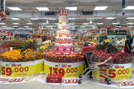 Многие супермаркеты одновременно запускают программы скидок и акций для привлечения потребителей. Фото: ВИА.