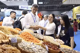Предприятия представляют свою продукцию на выставке Vietfish 2026. (Фото: ВИА) 