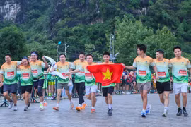 Tràng An Marathon 2025, крупнейшее ежегодное спортивное событие провинции Ниньбинь, собрал более 10 000 спортсменов на трассе, проходящей через территорию культурного наследия. (Фото: ВИА)