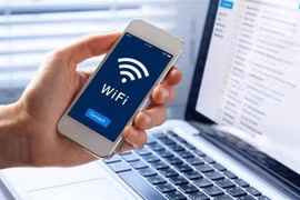 Согласно глобальному рейтингу Speedtest Global Index компании Ookla за август 2026 года, медианная скорость загрузки данных через мобильный интернет в Ханое составила 493,37 Мбит/с. (Фото: fpt.vn)