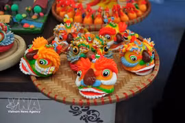 Вьетнамские фигурки то хе представлены на ярмарке BRICS Bazaar 2026 в Индии. (Фото: ВИА) 