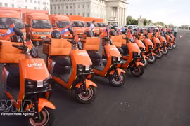 Транспортные средства компании Unitel Logistics в Лаосе. (Фото: ВИА) 