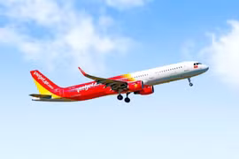 Forbes Vietnam официально включил Vietjet в список 50 крупнейших компаний Вьетнама, акции которых котируются на фондовой бирже, по итогам 2026 года. (Фото: Vietjet) 