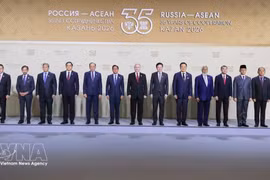 Премьер-министр Ле Минь Хынг возглавил высокопоставленную делегацию Вьетнама, принявшую участие в пленарном заседании юбилейного саммита АСЕАН - Россия, посвящённого 35-летию отношений, в Казани, столице Республики Татарстан Российской Федерации, 18 июня. (Фото: ВИА)