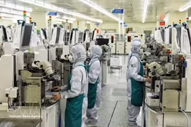 Современная производственная линия компании Hana Micron Vina Co. Ltd. со 100%-ным капиталом из Республики Корея в промышленном парке Ванчунг провинции Бакнинь. (Фото: ВИА) 