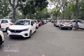 Автомобили на общественной парковке в городе Хайфон. (Фото: ВИА) 