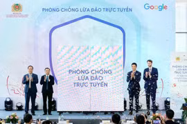 Представители Министерства общественной безопасности и компании Google на мероприятии 26 июня. (Фото предоставлено организаторами)