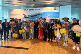 Российские туристы первым рейсом Nordwind в Кханьхоа прибыли в провинцию 29 сентября. (Фото: ВИA)