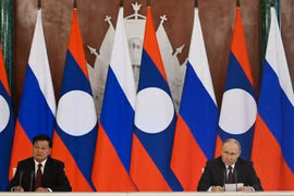 Президент России Владимир Путин и президент Лаоса Тонглун Сисулит выступили с заявлениями по итогам переговоров. (Фото: en.kremlin.ru)