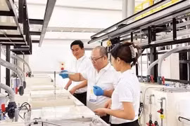 Производственная линия японской компании Onaga Co., Ltd. в HANSSIP. (Фото: nhandan.vn) 