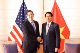 Президент Лыонг Кыонг (справа) принимает государственного секретаря США Марко Рубио в Нью-Йорке 24 сентября 2025 года. (Фото: ВИA)