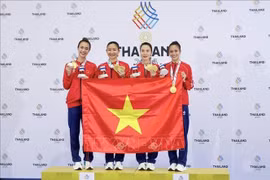 Спортсменки Хоанг Тхи Ми Там, Динь Ти Хыонг, Нгуен Тхи Зиеу Ли и Нгуен Тхи Ту показали выдающиеся результаты на 33-х Играх Юго-Восточной Азии, обыграв 14 декабря хозяев турнира, сборную Таиланда, со счетом 2:0 и завоевав золотую медаль. (Фото: ВИA)