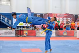 Вьетнамские мастера боевых искусств соревнуются на чемпионате мира по вовинаму 2025 года. (Фото: tienphong.vn) 