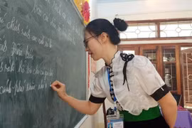 Заседание в средней школе Пом Лот в провинции Дьенбьен. (Фото: VietnamPlus)