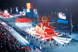 Парадные расчеты репетируют церемониальный марш в ознаменование 50-й годовщины освобождения Юга и воссоединения страны. (Фото: ВИА)