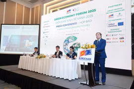 Председатель EuroCham Бруно Яспэрт выступает на пресс-конференции, посвященной объявлению Форума зеленой экономики (GEF) 2025 года (Фото: EuroCham)