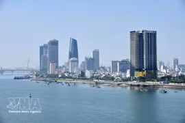 Многие частные предприятия инвестируют в сферу услуг и недвижимости в городе Дананг. (Фото: ВИА) 