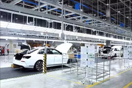 Сборочная линия на заводе по производству автомобилей VinFast. (Фото: ВИA)