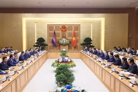 На переговорах между премьер-министром Фам Минь Тьинем и его камбоджийским коллегой самдехом Моха Борвором Тхипадеем Хун Манетом. (Фото: ВИA)
