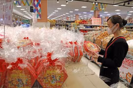 Коробочки с вьетнамским джемом продаются в супермаркете AEON в Лонгбьене. (Фото: ВИА)