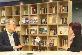 Декан факультета АСЕАН-индийских исследований Южнокорейской национальной дипломатической академии Чхве Вон Ги дал интервью корреспонденту ВИА в Сеуле. (Фото: ВИА)