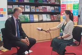 Патрик Хаверман, заместитель постоянного представителя Программы развития ООН (ПРООН) во Вьетнаме, во время интервью с Вьетнамским информационным агентством (Фото: ВИА) 