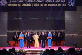 Представитель SUNSTAR получает Национальную премию качества - Global Performance Excellence Award - (GPEA) 2019-2020 (фото любезно предоставлено фирмой)