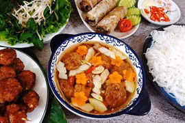 Бунча (рисовая лапша с жареным мясом) - одно из фирменных блюд вьетнамской кухни (Источник: Интернет).