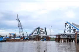 Последние участки моста Чан Хоанг На, перекинутого через реку Кантхо в городе Кантхо в дельте Меконга, были соединены 26 августа (Фото: ВИA).