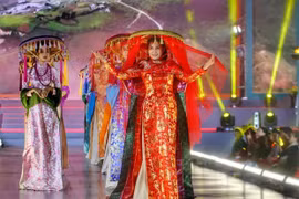 Коллекция «аозай» от дизайнера Huong Queen будет представлена на Ханойском туристическом фестивале «аозай» 2023. (Фото: ВИA)