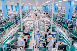 Соглашение было подписано между VinSmart Research and Production Company (входит в состав Vingroup), Fujitsu Connect Technology Company (в рамках Fujitsu Corporation - Япония) и Qualcomm Corporation (США). В рамках этого соглашения компания VinSmart и ее 