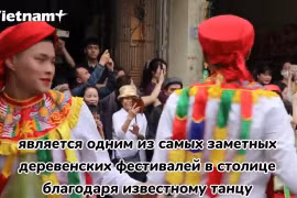 Фестиваль деревни Чиеукхук: мужчины наносят макияж и грациозно исполняют танец «Танцующую шлюху»