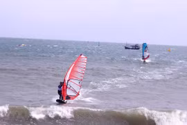 Турнир по виндсерфингу "Fun Cup 2019" в Биньтхуане. (Фото: Хонг Хиеу /ВИА)