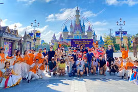 Корейские посетители в VinWonders на Фукуоке (Фото: ВИА)